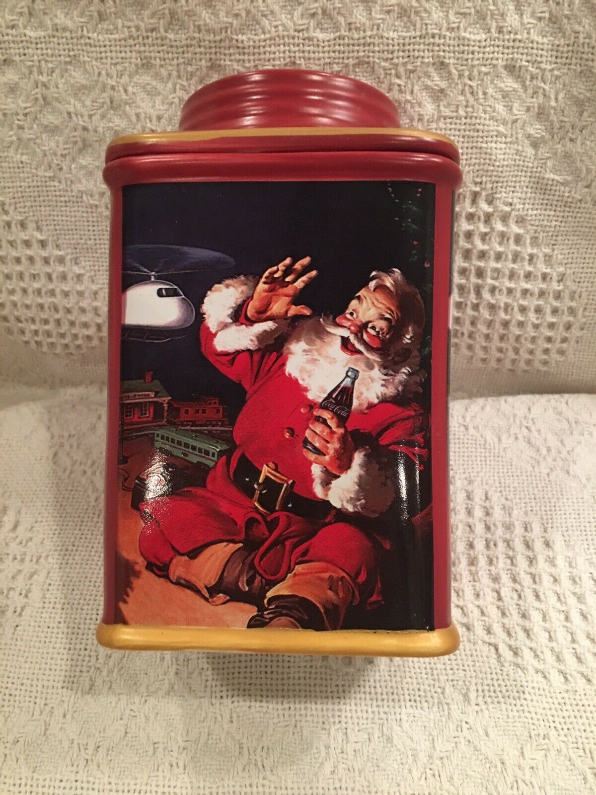 Coca Cola Santa with Toys Stoneware cookie/canister rubber seal lid